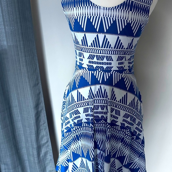 New York & Company Stretch cotton dress with side pockets,  sz XS.  Like new - Picture 6 of 8